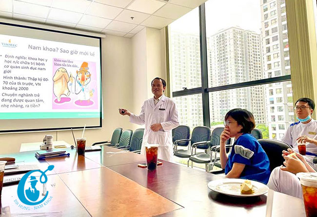 Dr Hưng giảng dạy chữa bệnh nam khoa